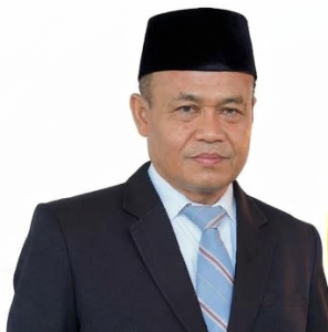 rektor-Dr.-H.-Muhamad-Yusuf-S.Sos_.-M.A.P-296x300